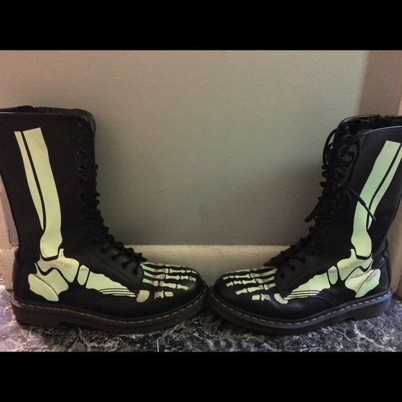 Glow in the dark Skeleton Docs! - Picture 3 of 4